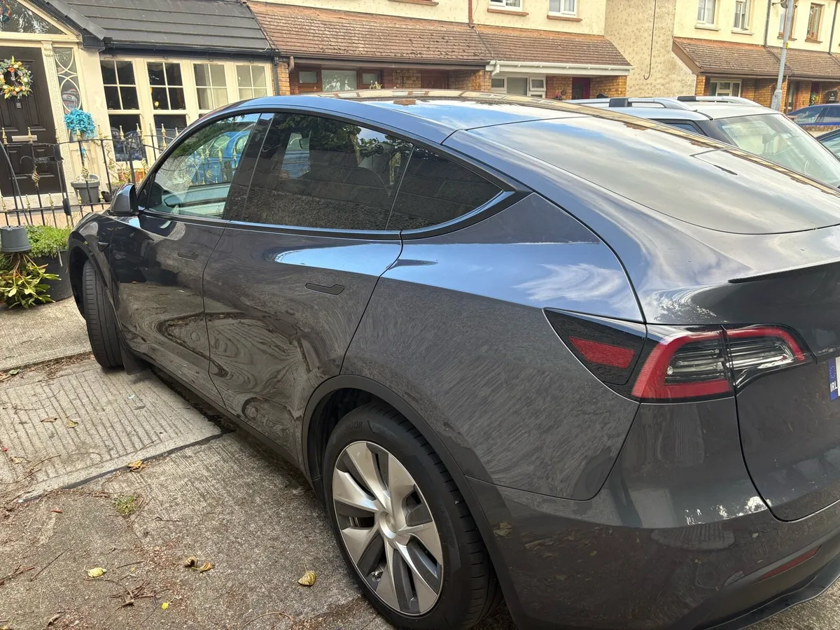 Tesla Model Y RWD.    LOW MILEAGE   2023 - Image 4