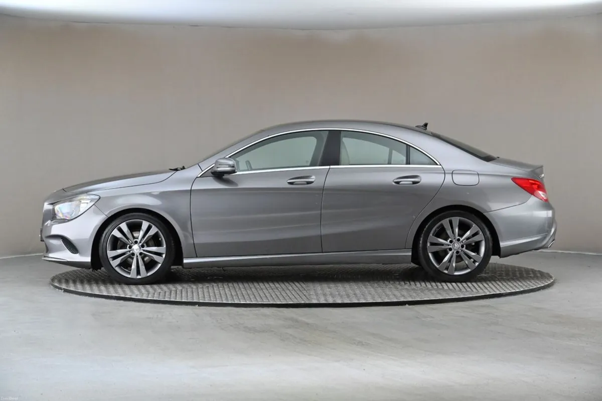 Mercedes-Benz CLA CLA 180 URBAN **FULL BEIGE LEATH - Image 5