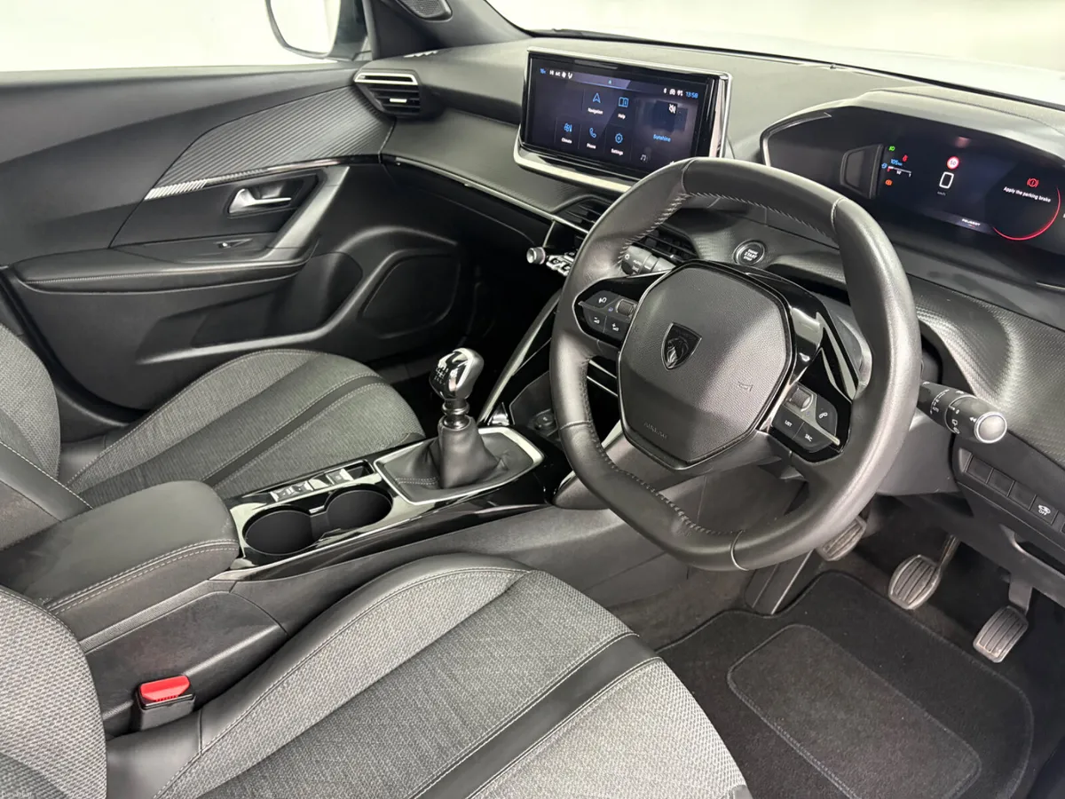 Peugeot 2008 Allure 1.2 2024 - Image 5