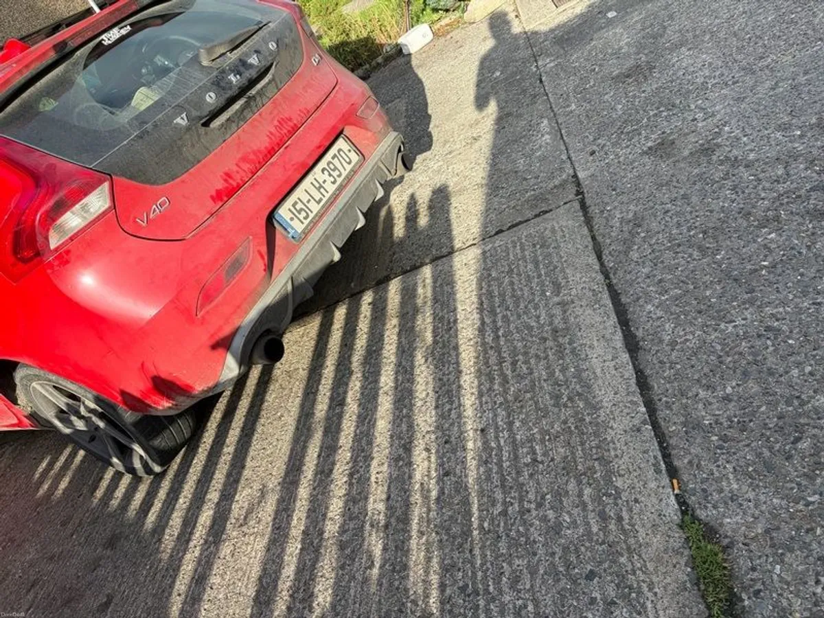 2015 Volvo V40 - Image 3