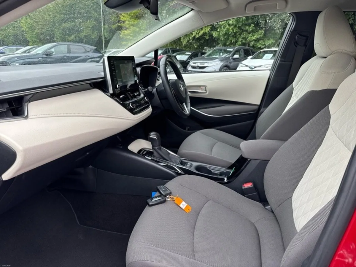 Toyota Corolla COROLLA HYBRID SALOON LUNA SPORT - Image 6
