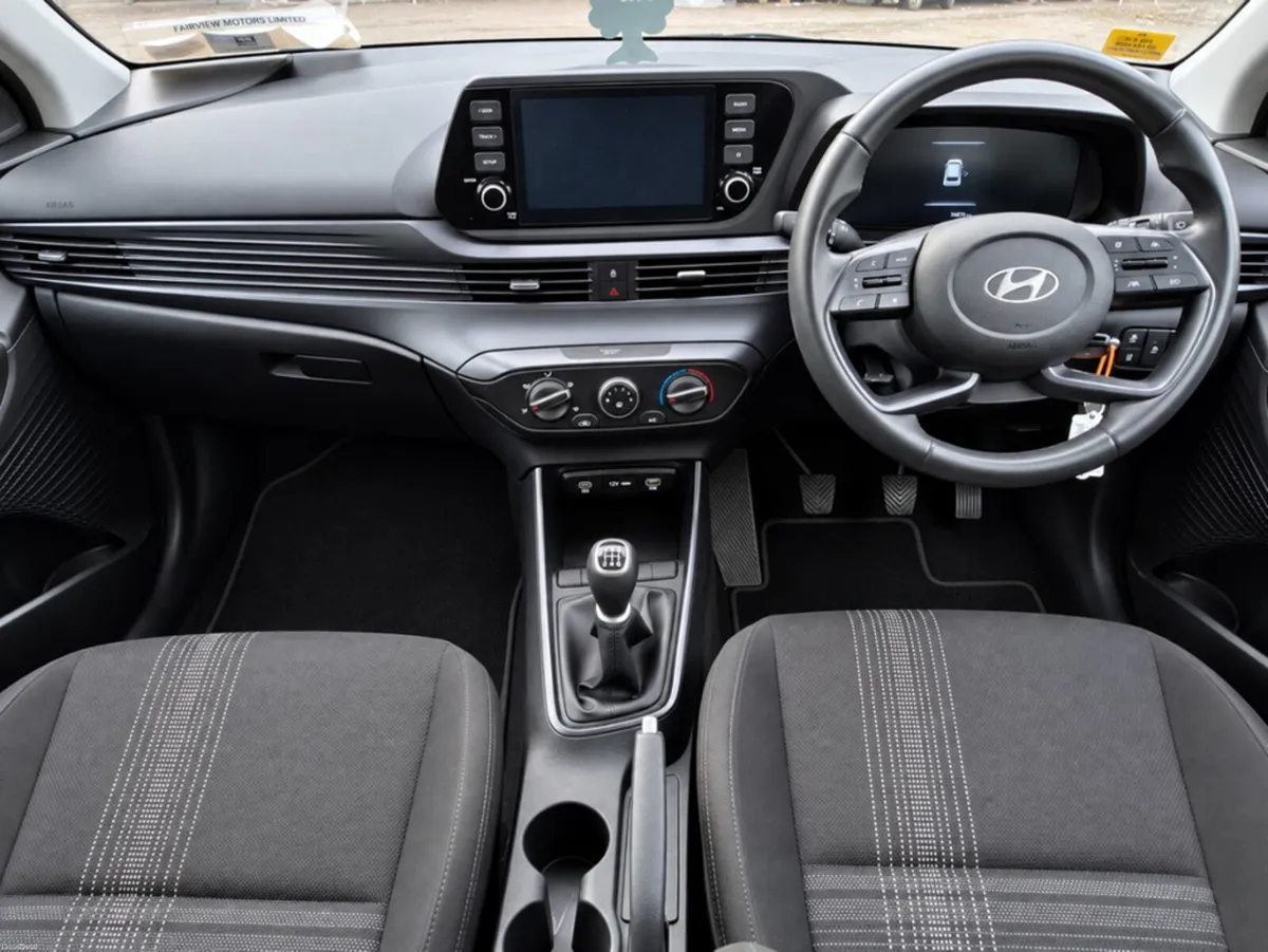 Hyundai i20 PETROL 5DR - Image 5