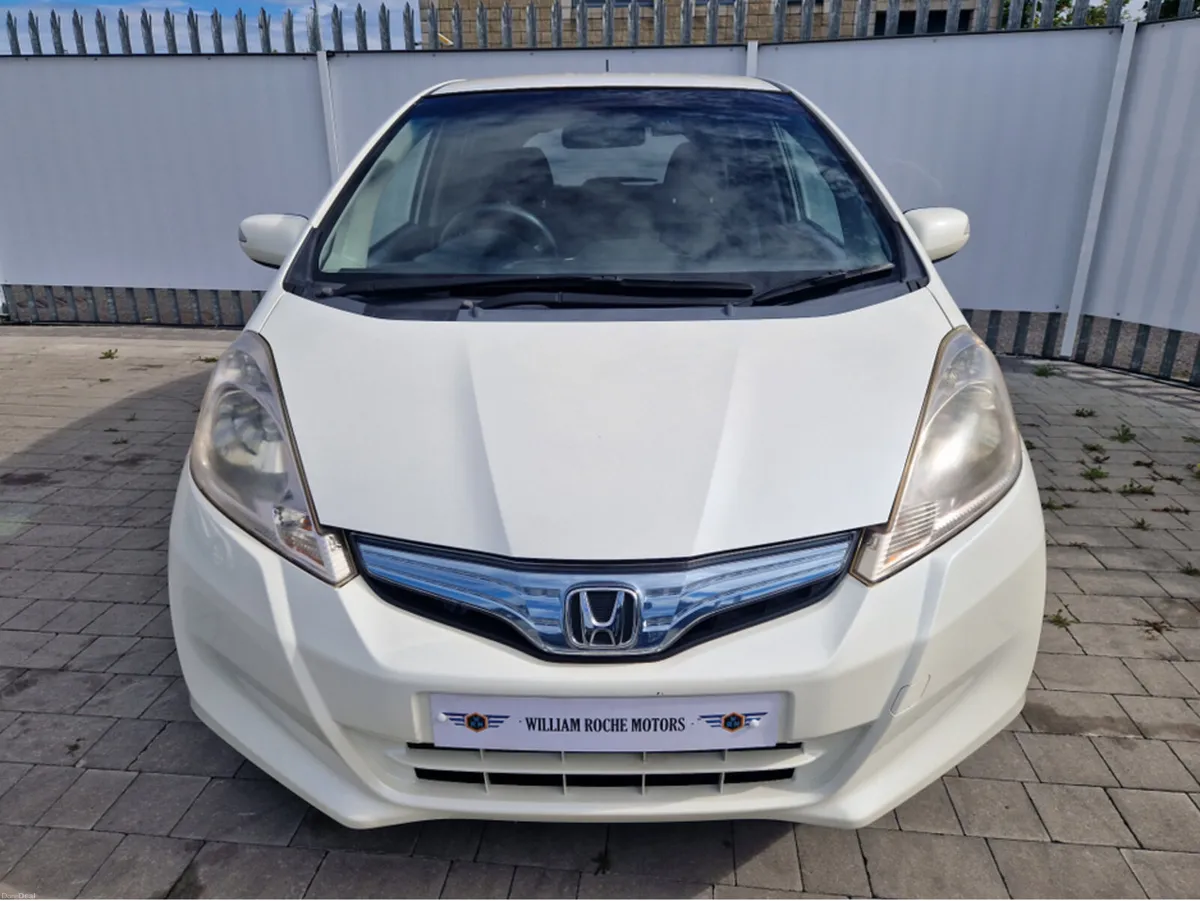 Honda Fit 1.3PETROL HYBRID AUTO - Image 3