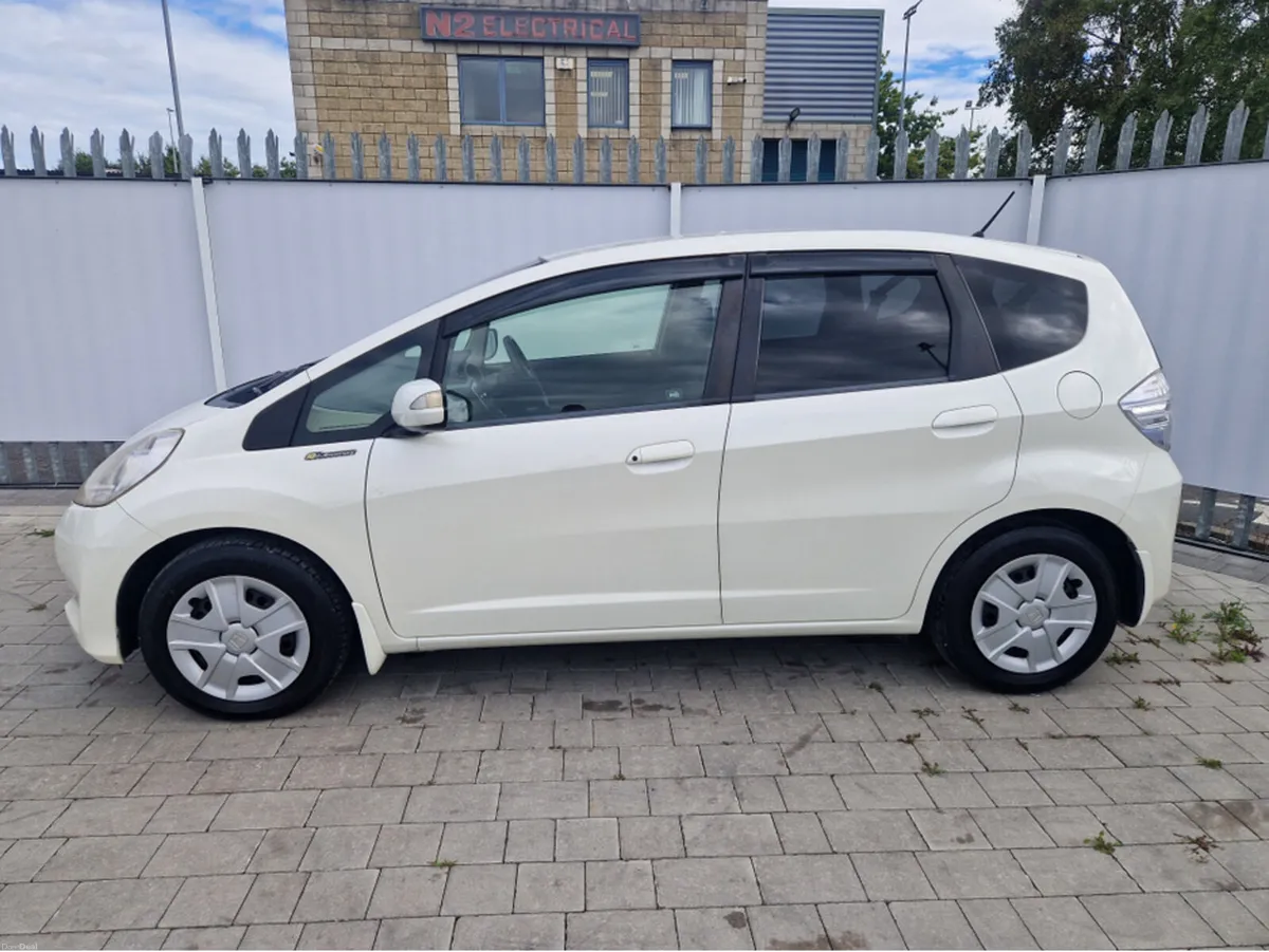Honda Fit 1.3 PETROL HYBRID AUTO - Image 6