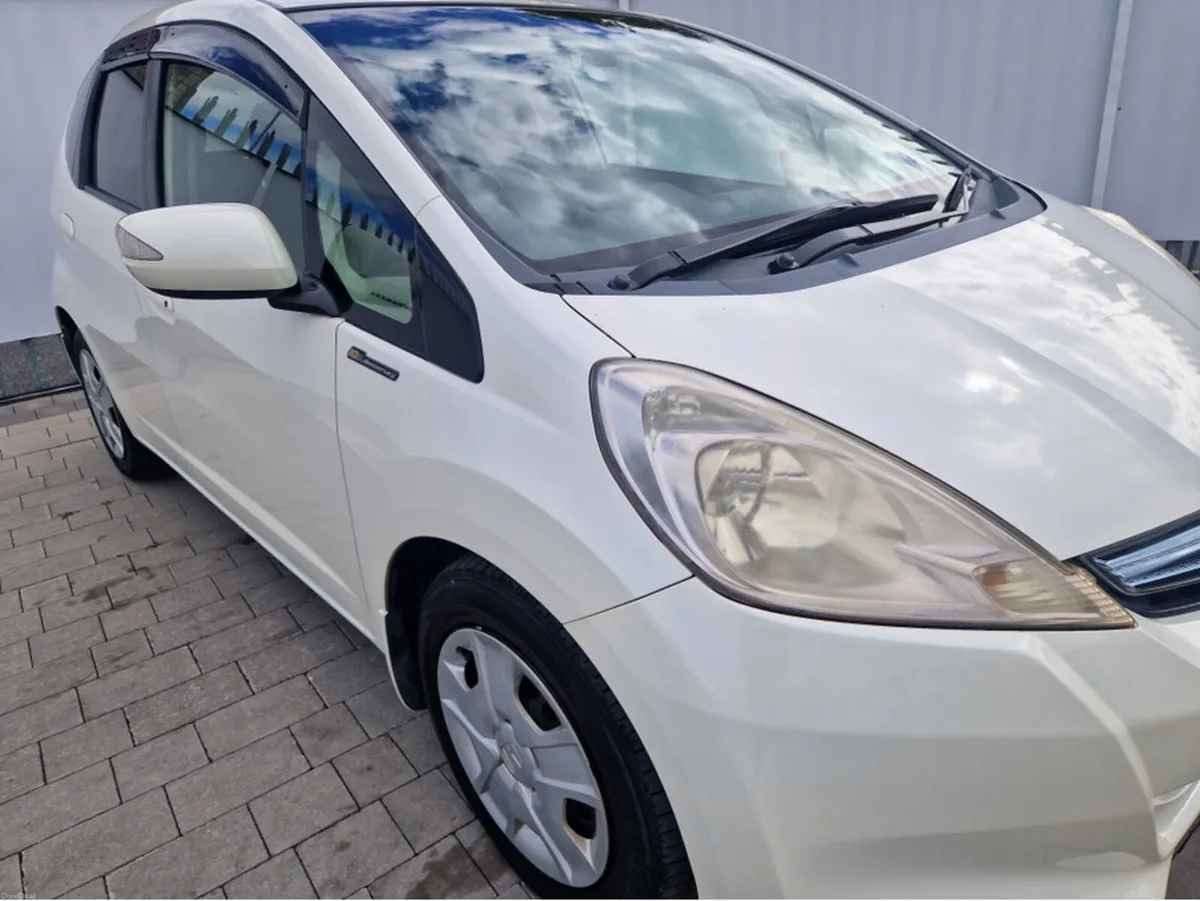 Honda Fit 1.3 PETROL HYBRID AUTO - Image 2