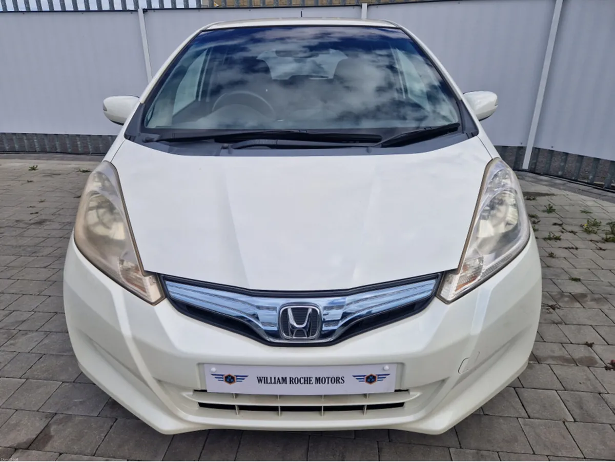 Honda Fit 1.3 PETROL HYBRID AUTO - Image 3