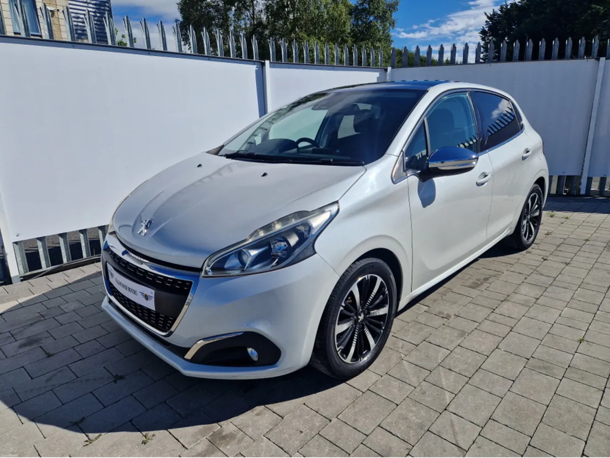 Peugeot 208 1.2 PETROL AUTO - Image 4