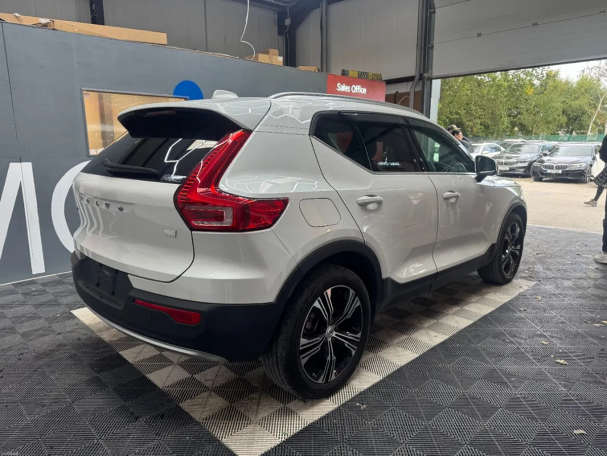 Volvo XC40 2022 VOLVO XC40 RECHARGE PLUG-IN HYBRID - Image 3