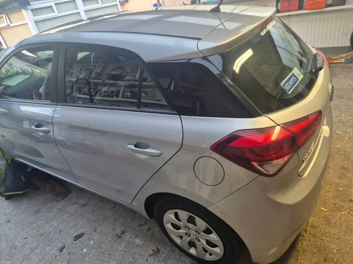 Hyundai 1.2 nct sept 2027  1 owner - Image 5