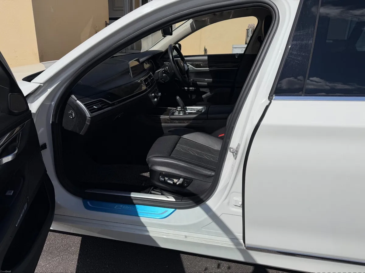 BMW 7-Series 2018 - Image 3