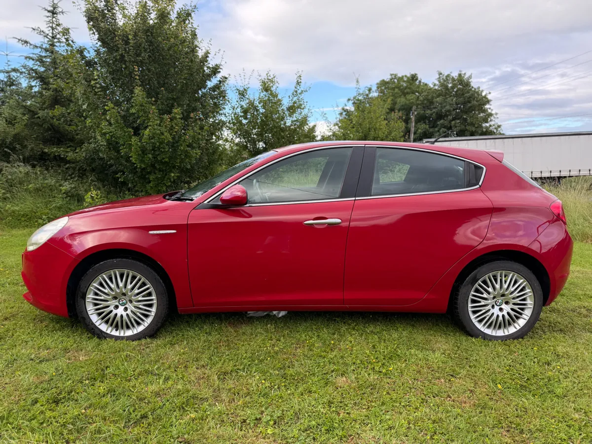 Alfa Romeo Giulietta 2014 1.4 TB AUTOMATIC VERY LO - Image 3