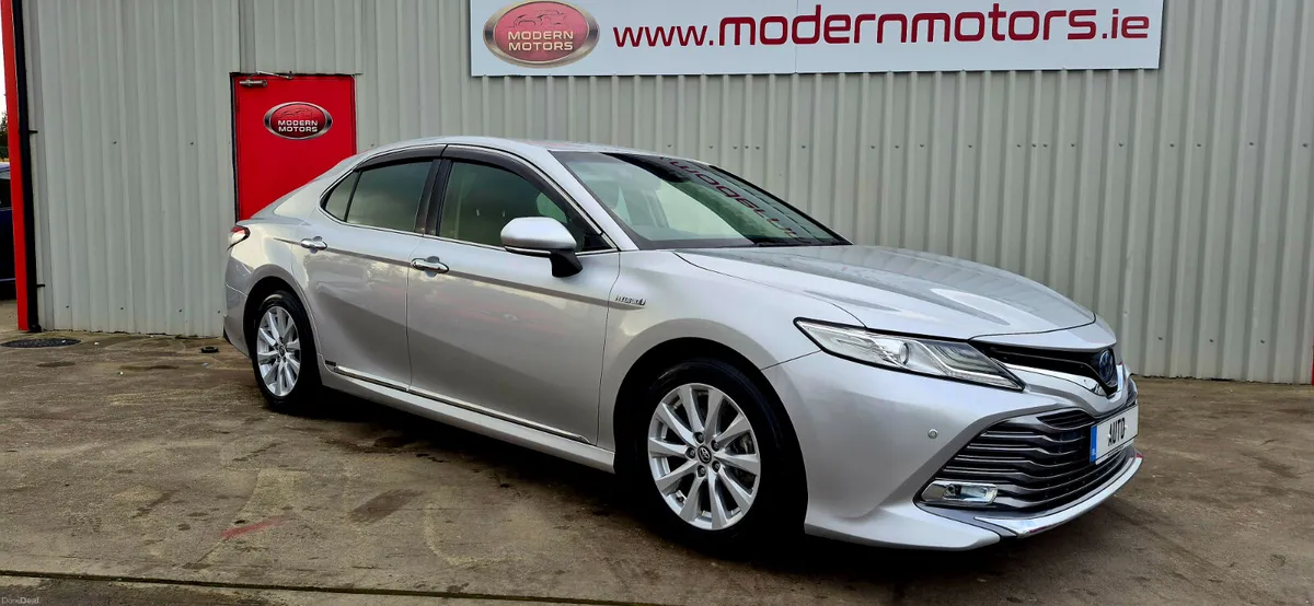 Toyota Camry hybrid/petrol auto new model low kms - Image 1