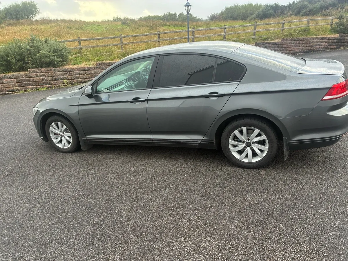 2015 Volkswagen Passat - Image 4