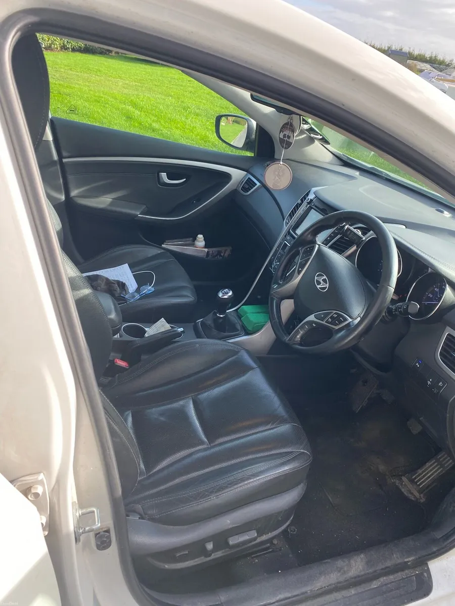 Hyundai i30 premium - Image 4