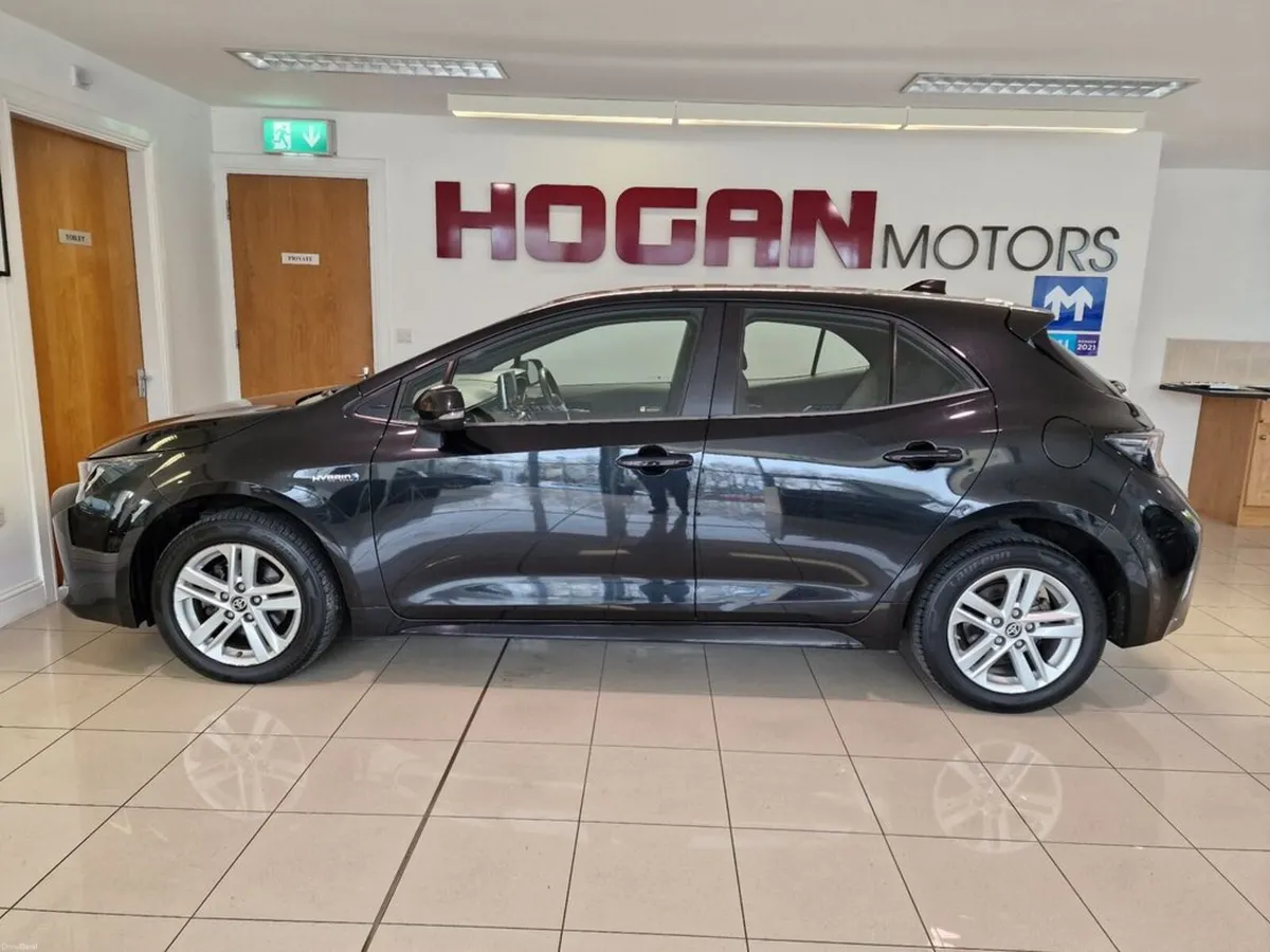 Toyota Corolla Hybrid Luna 5DR H/B Automatic - Image 4
