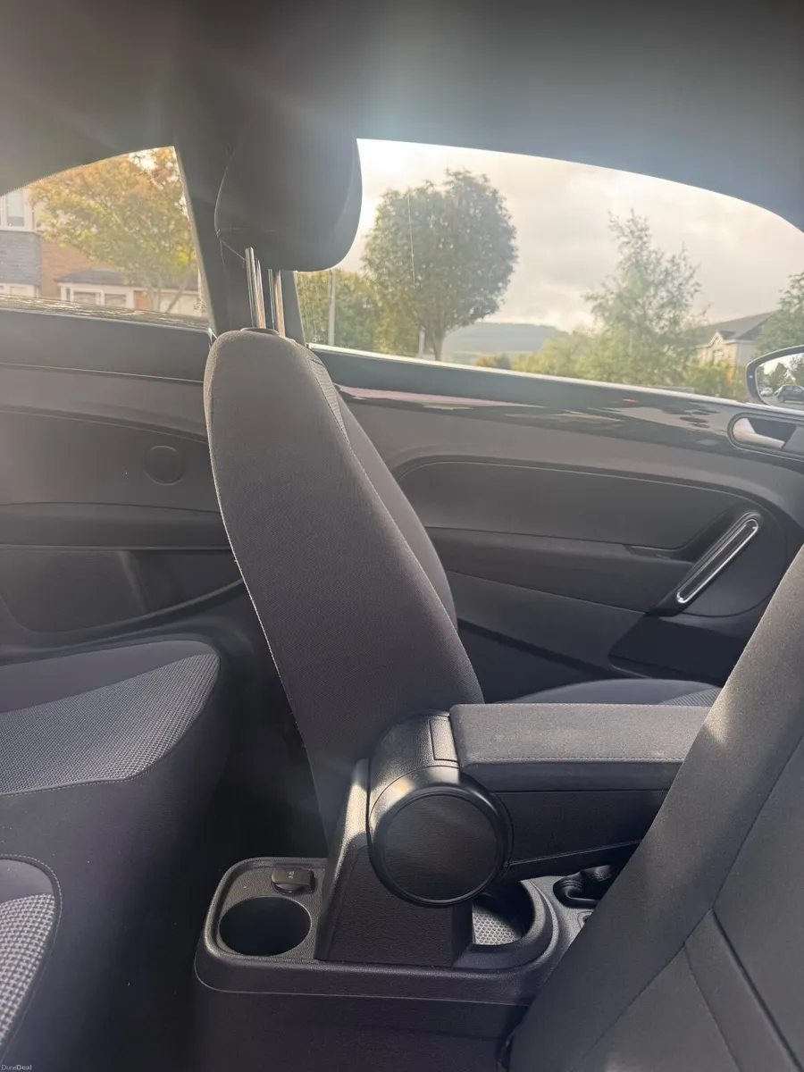 Volkswagen Beetle 2015 - Image 6