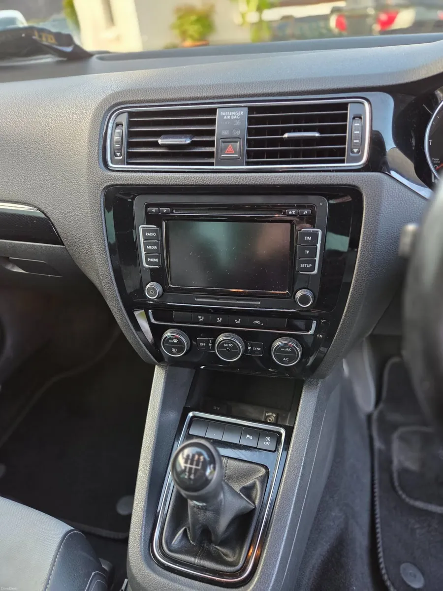 Volkswagen Jetta 2015 - Image 6