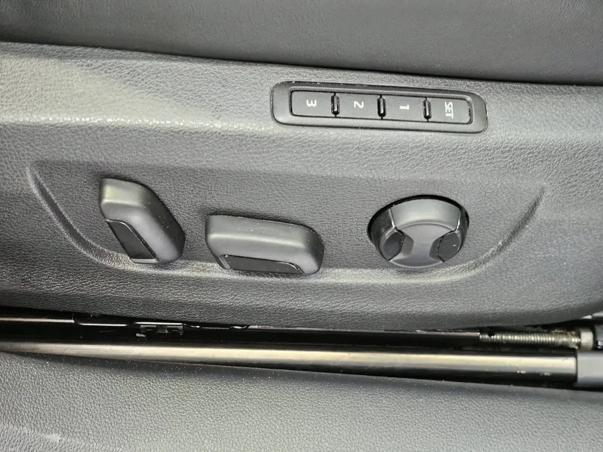 19 SKODA SUPERB SPORTLINE 2.0 DIESEL - Image 5