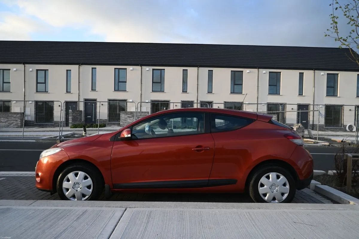 Renault Megane 2010 - Image 2