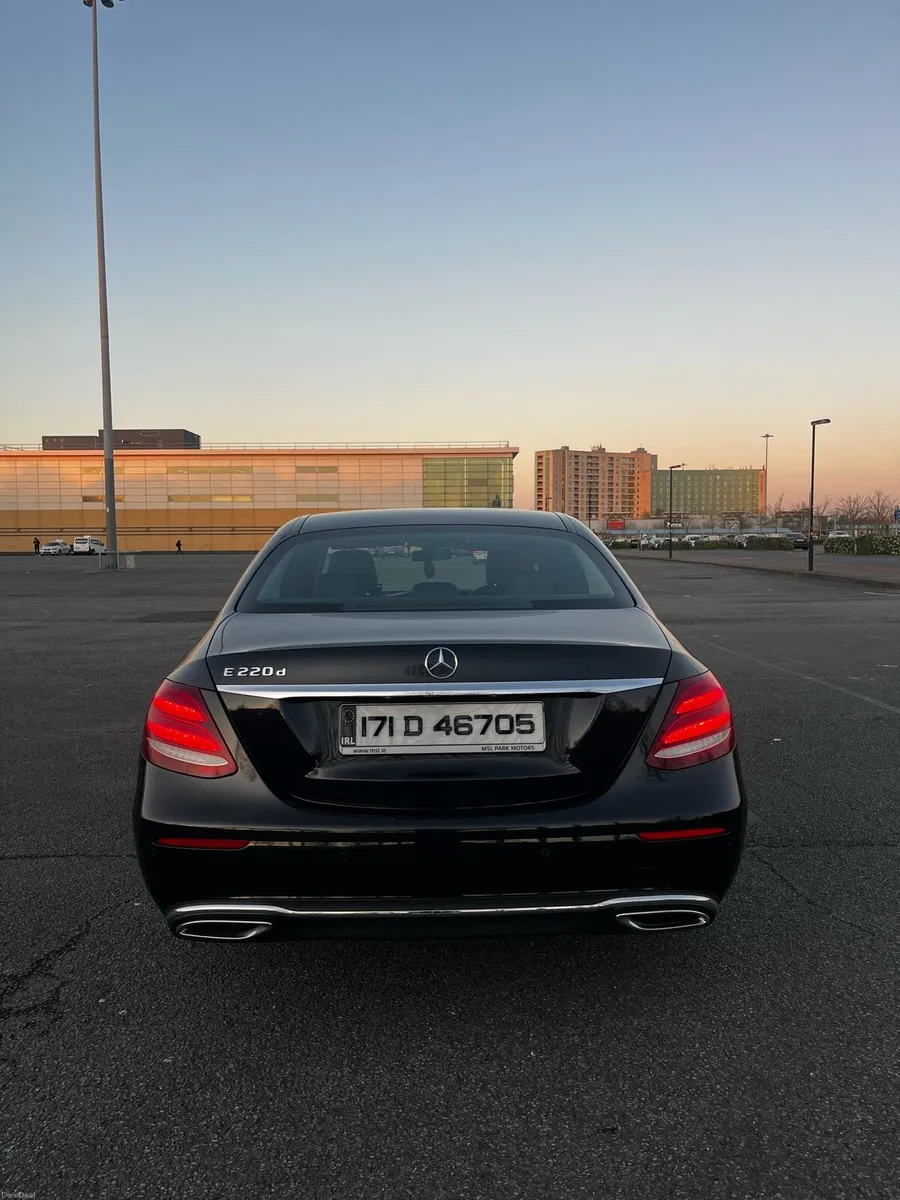 Mercedes Benz E220d - Image 6