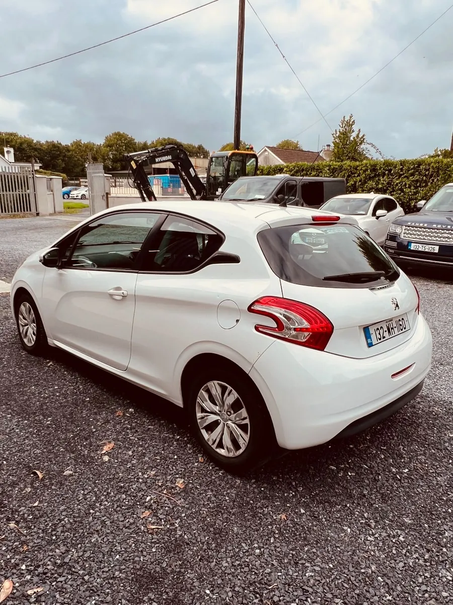 Peugeot 208 2013 - Image 2