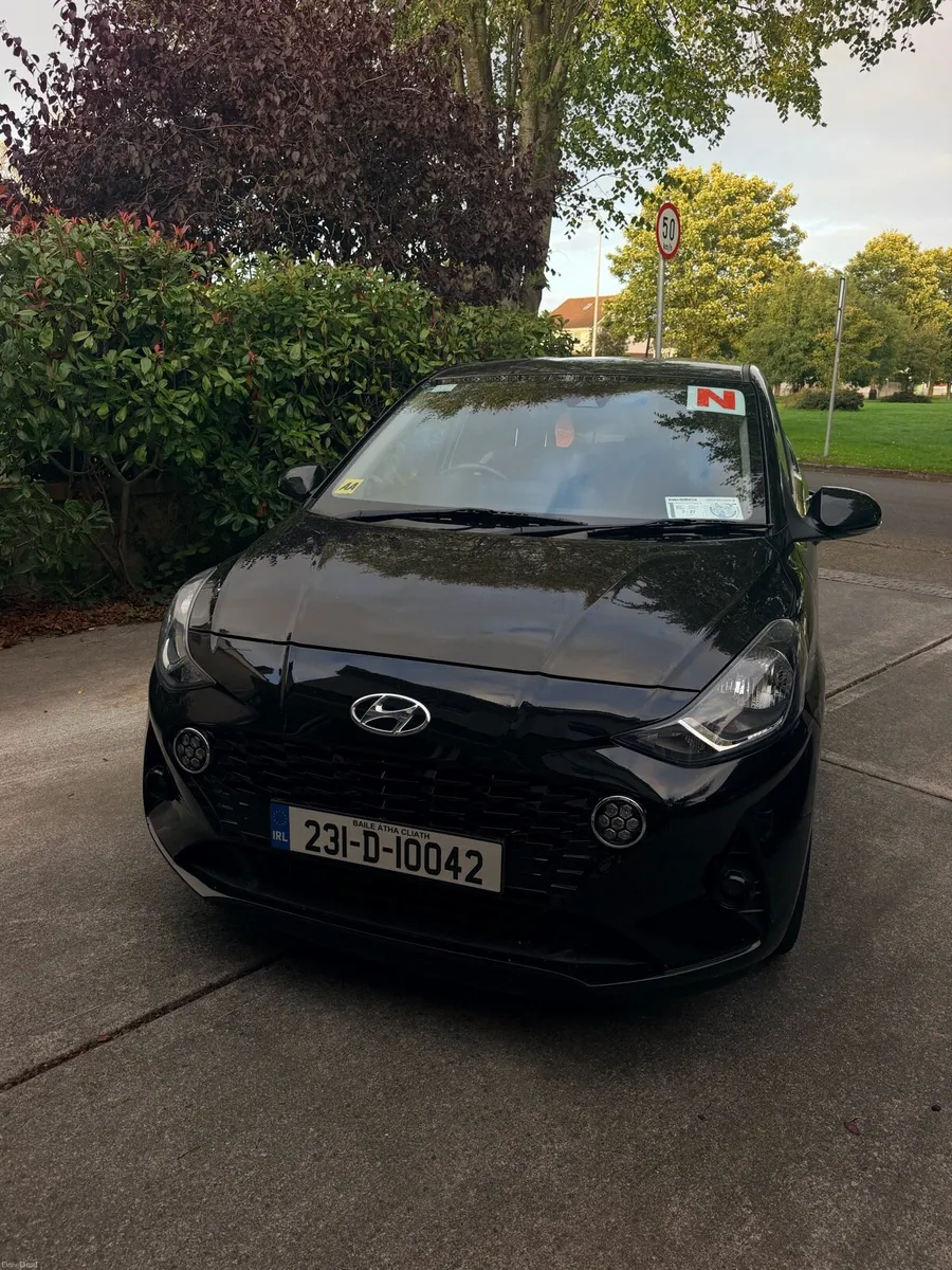 Hyundai i10 Deluxe 5DR - Image 1