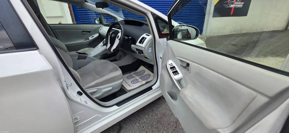 Toyota Prius AA Approved - Image 5