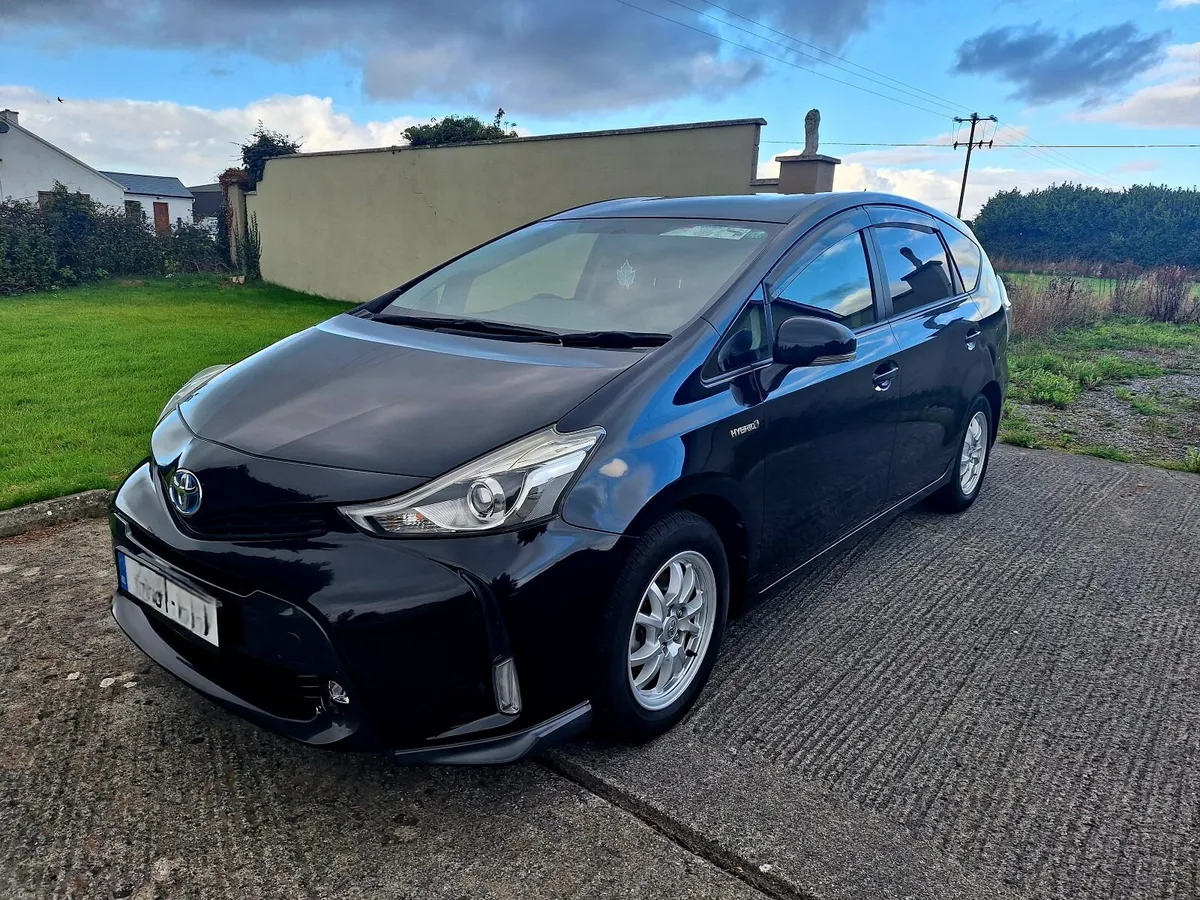Toyota Prius 2017 - Image 1