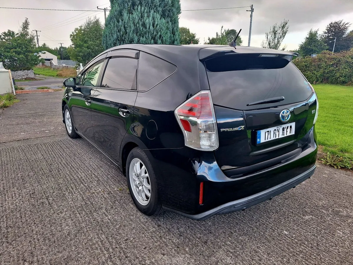 Toyota Prius 2017 - Image 2