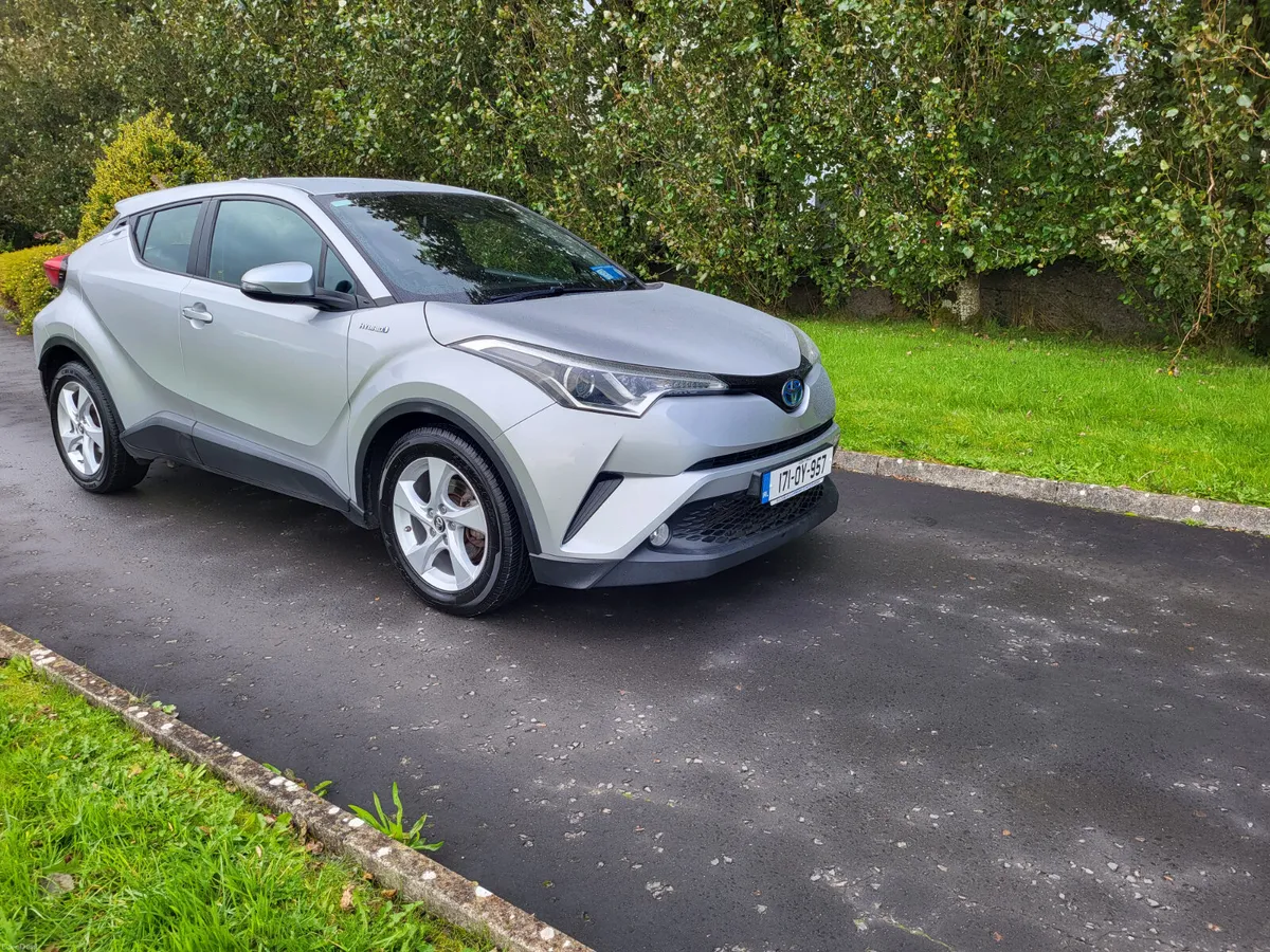 Toyota C-HR HYBRID AUTOMATIC - Image 6