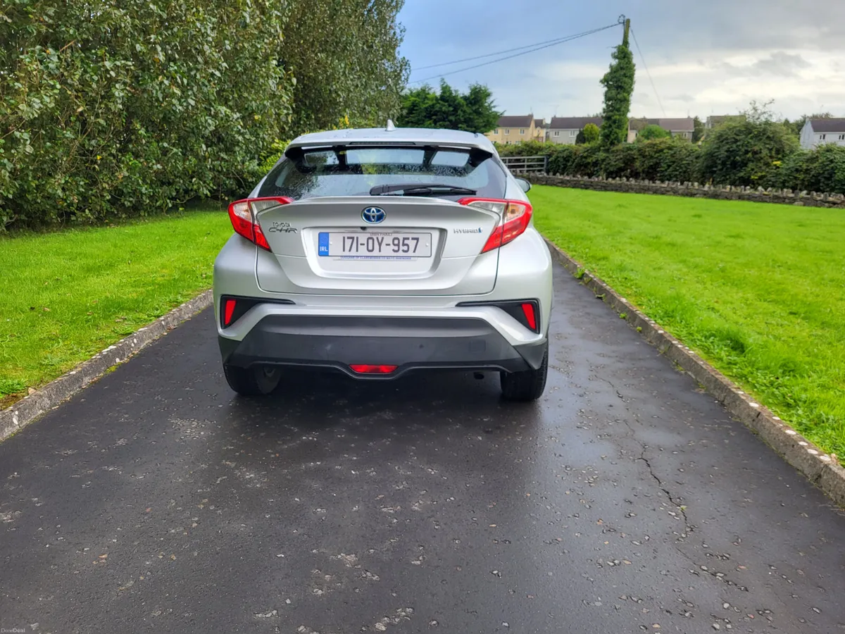Toyota C-HR HYBRID AUTOMATIC - Image 3