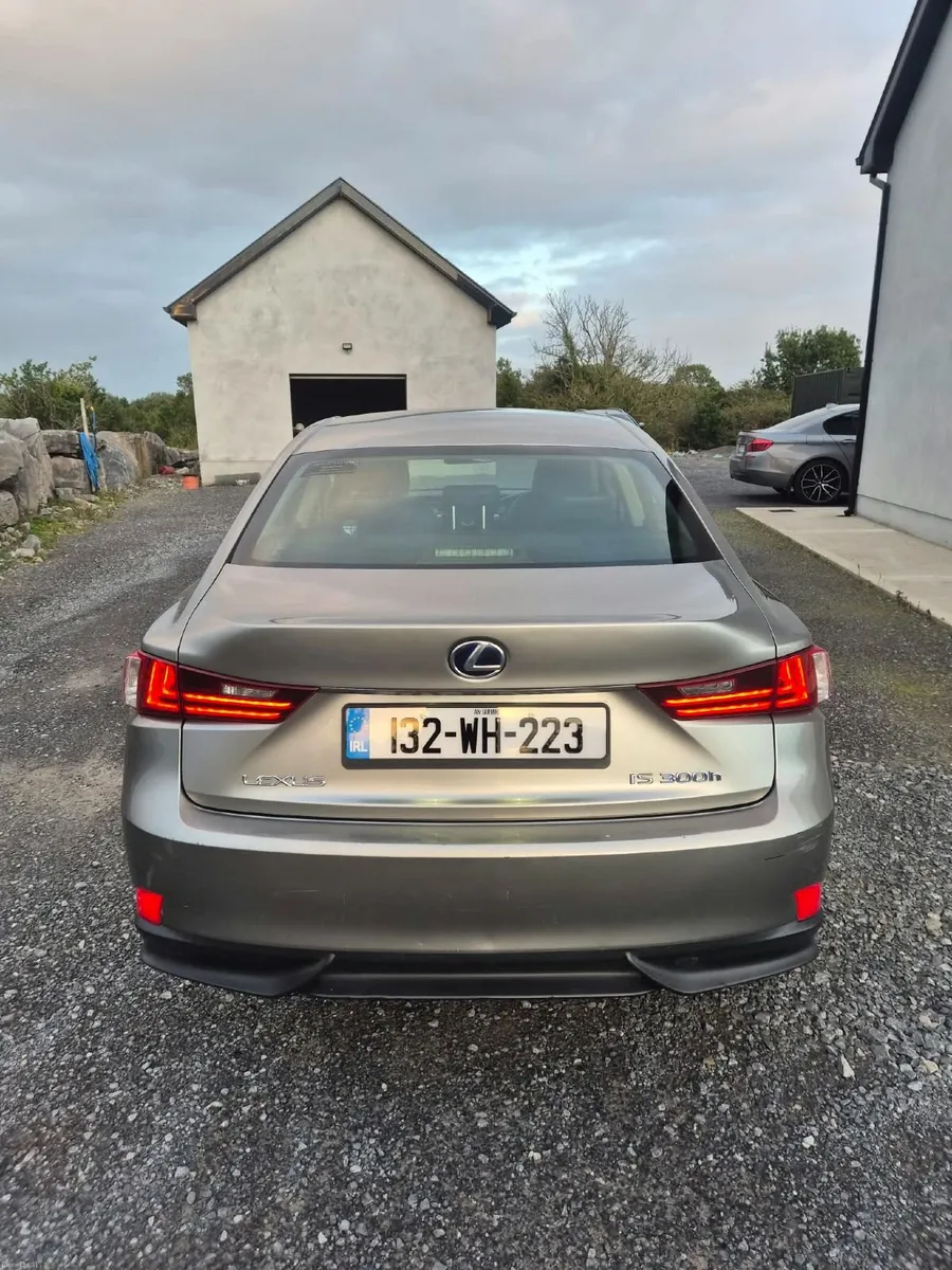 Lexus IS 2013 - Image 4