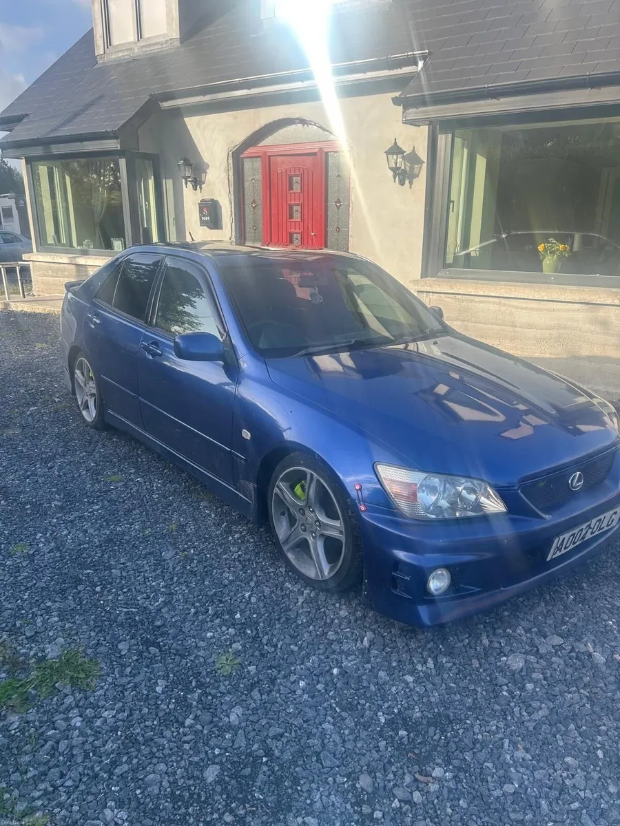 Lexus IS 2002 - Image 1