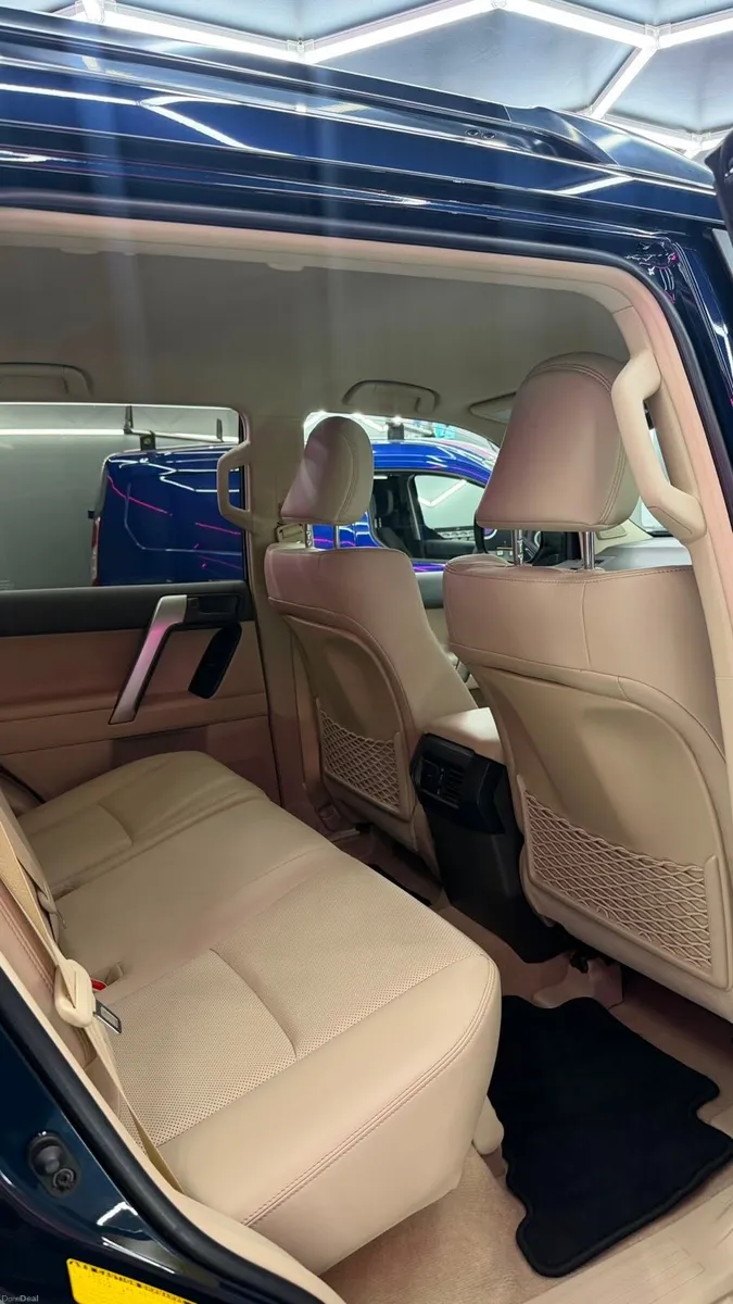 Toyota Landcruiser Business 5 Seats - Image 2