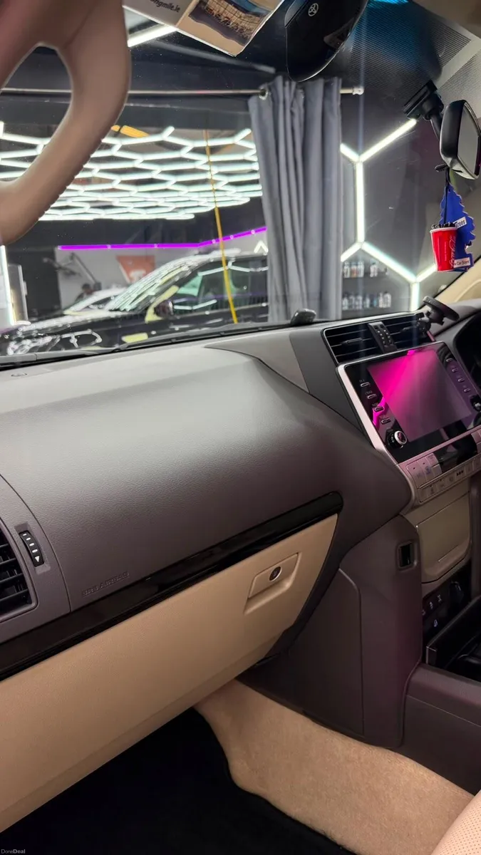 Toyota Landcruiser Business 5 Seats - Image 4