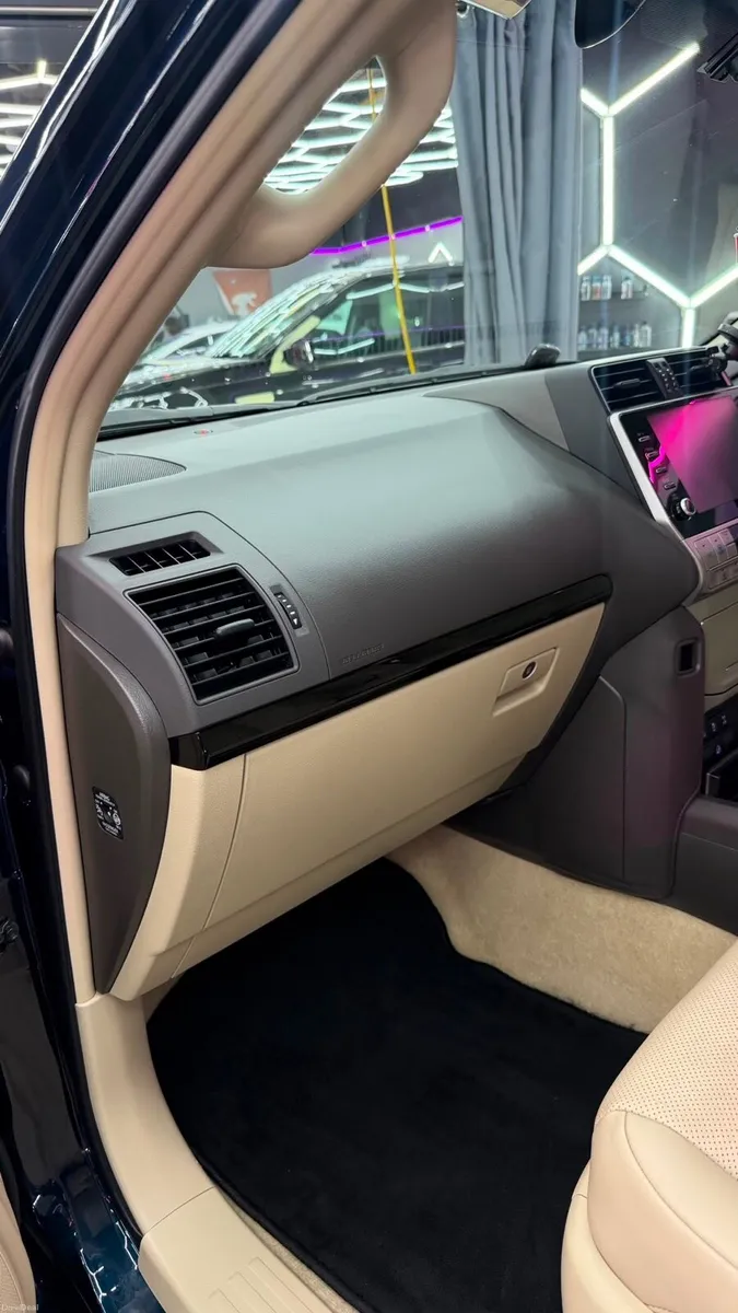 Toyota Landcruiser Business 5 Seats - Image 5