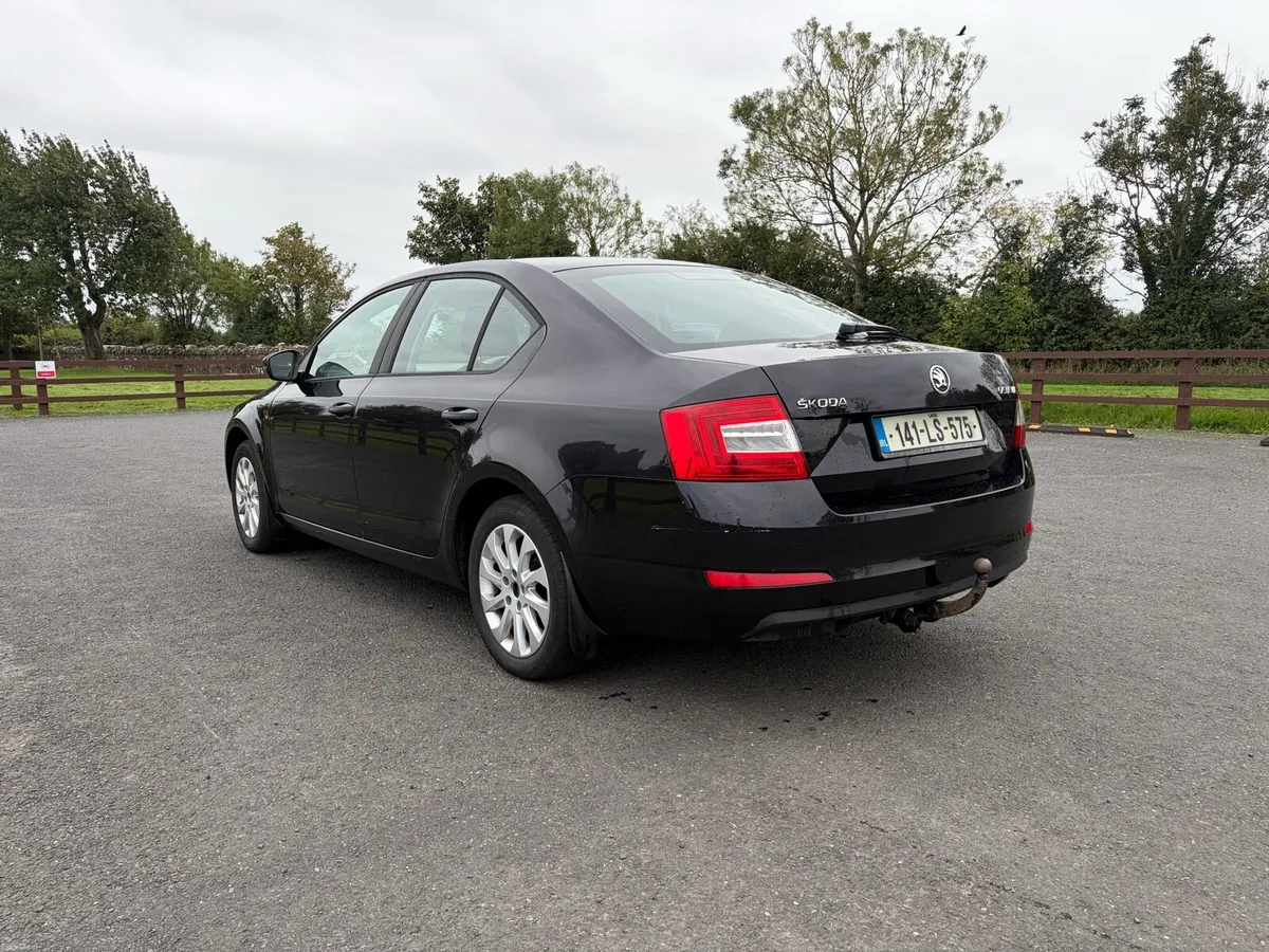 2014 Skoda Octavia 1.2ltr Black - Image 4