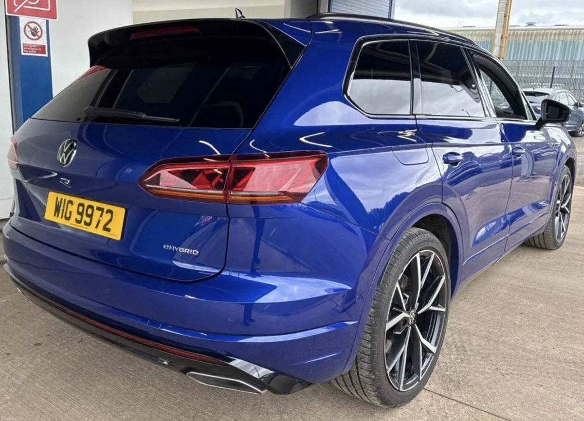 3.0 V6 TSI eHybrid 14.3kWh R SUV 5dr Petrol Plug-i - Image 4