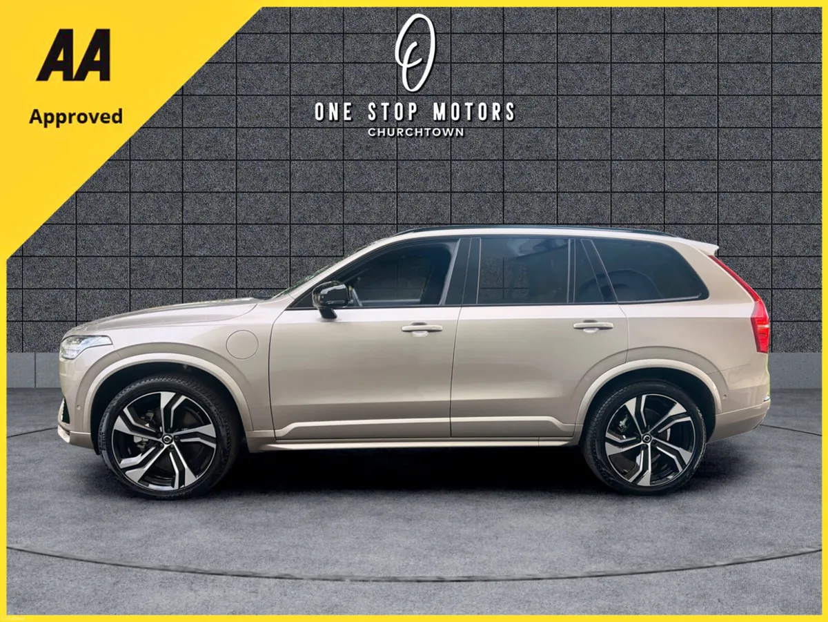 2024 Volvo XC90 T8 *ULTIMATE DARK PLUS* PHEV AWD - Image 4