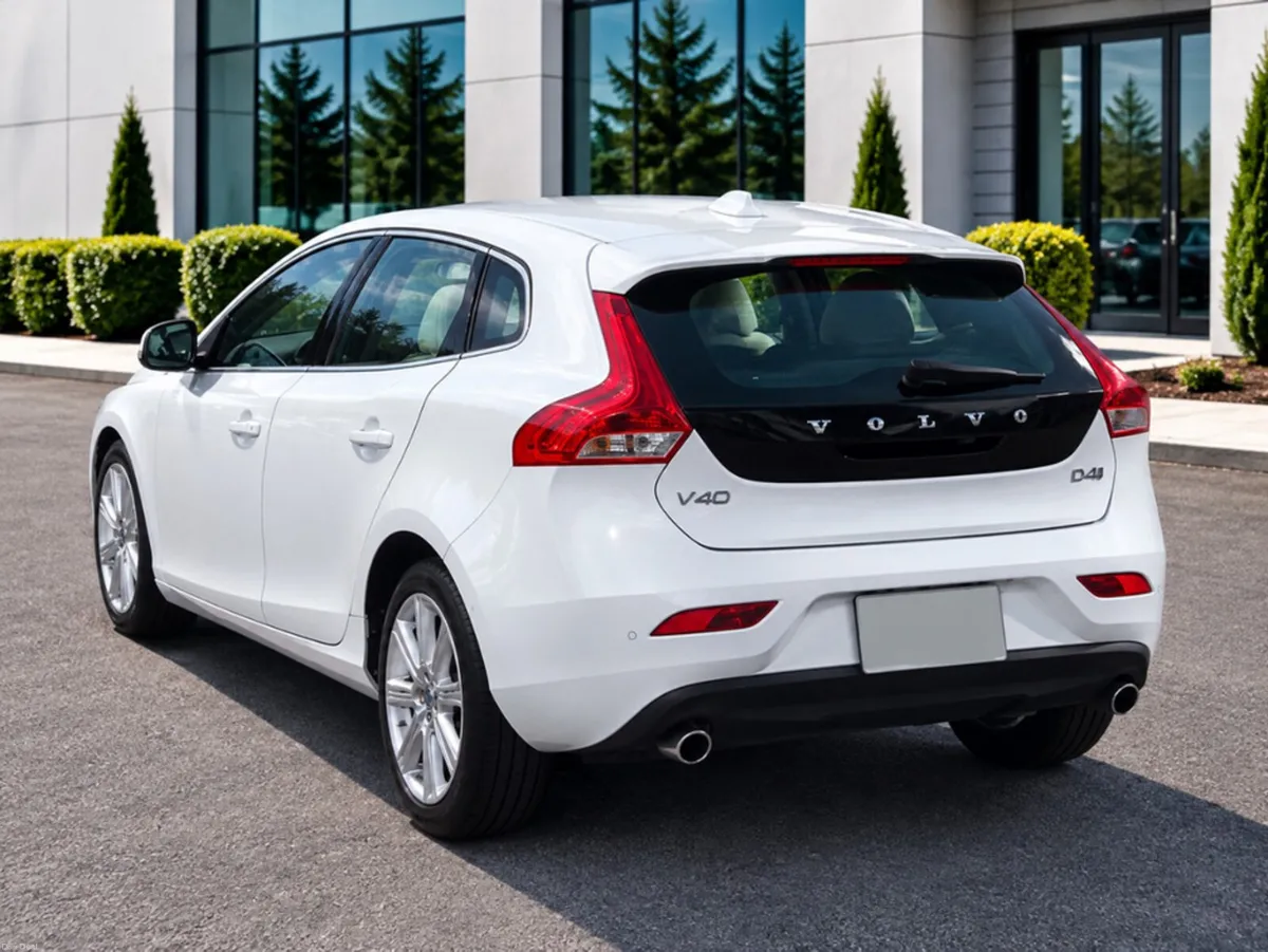 Volvo V40 2.0 D4 INSCRIPTION 190BHP AUTOMATIC **TO - Image 3