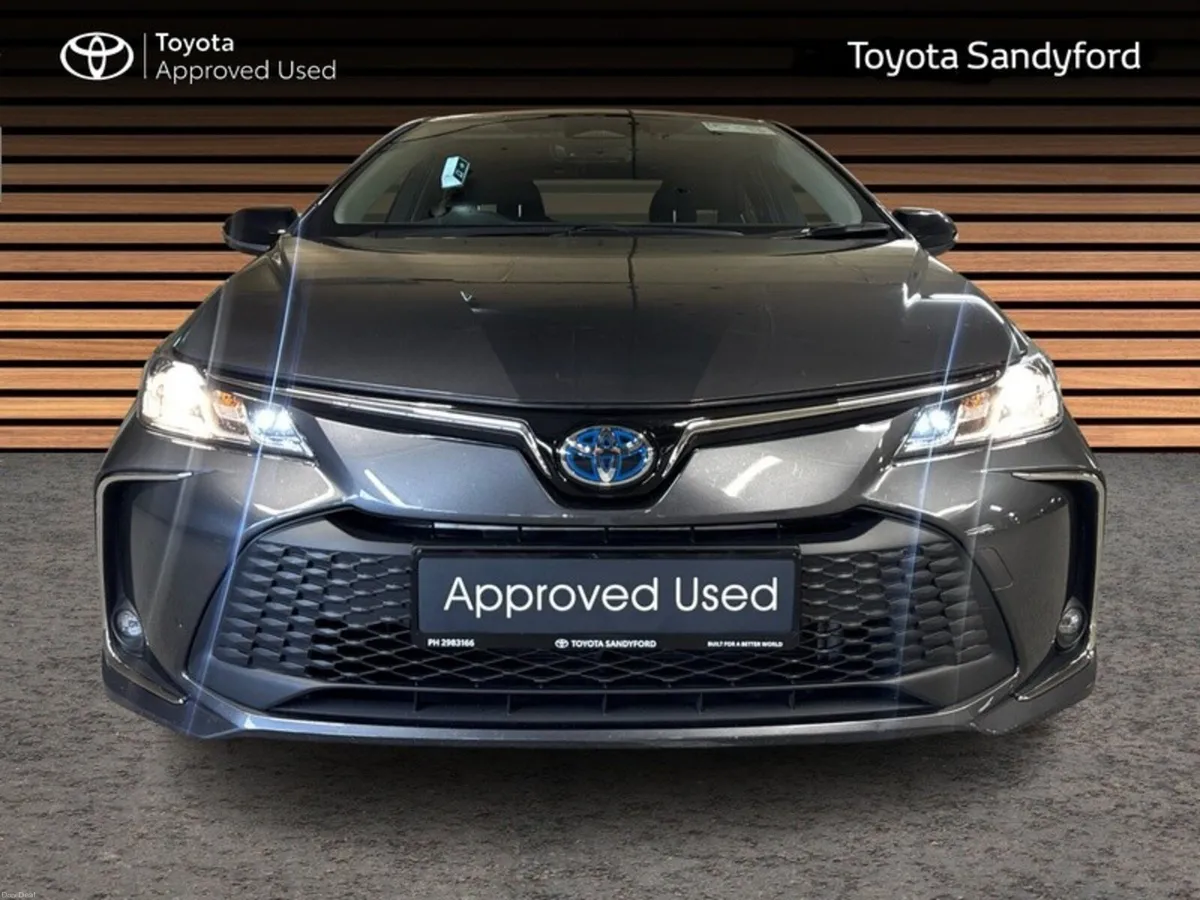 Toyota Corolla LUNA SPORT SALOON // HEATED SEATS / - Image 5