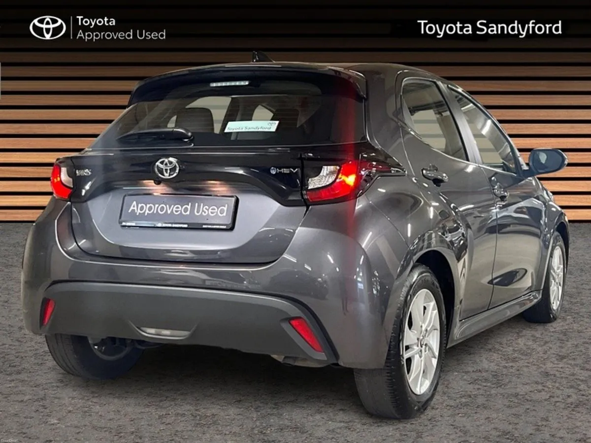 Toyota Yaris HYBRID LUNA // REAR CAMERA // TOYOTA - Image 2