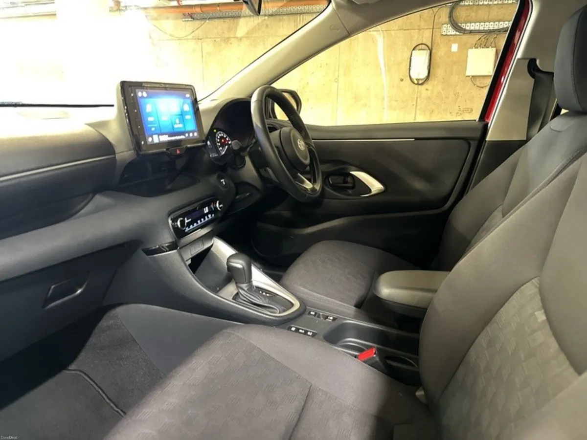 Toyota Yaris HYBRID LUNA // REAR CAMERA // TOYOTA - Image 6