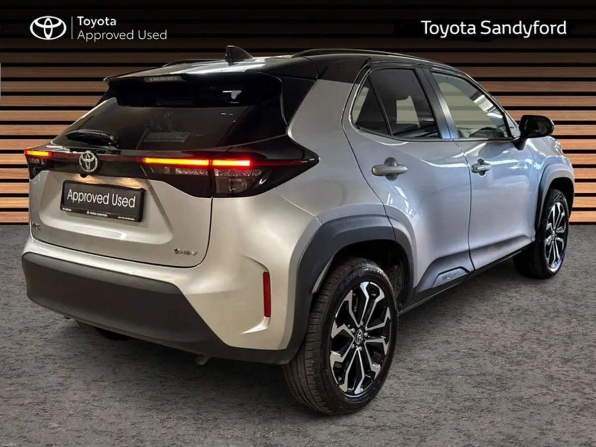 Toyota Yaris Cross LUNA SPORT BI-TONE // REAR CAME - Image 2