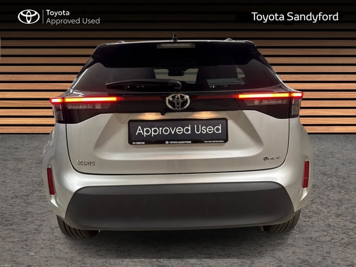 Toyota Yaris Cross LUNA SPORT BI-TONE // REAR CAME - Image 4