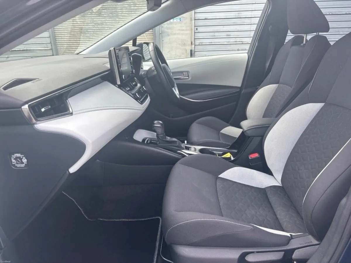 Toyota Corolla HYBRID SOL TOP SPEC // HEATED SEATS - Image 6