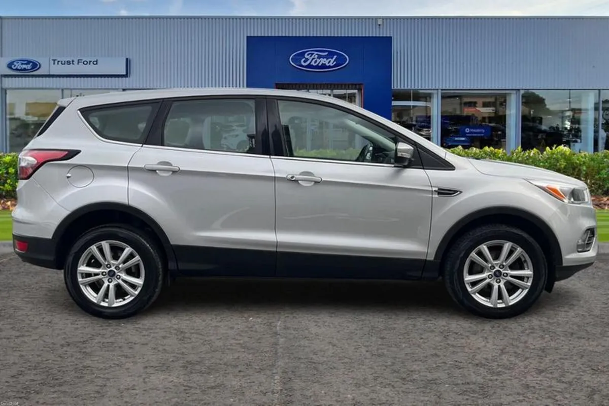 Ford Kuga 1.5 EcoBoost Zetec [Nav] 5dr 2WD - Image 3