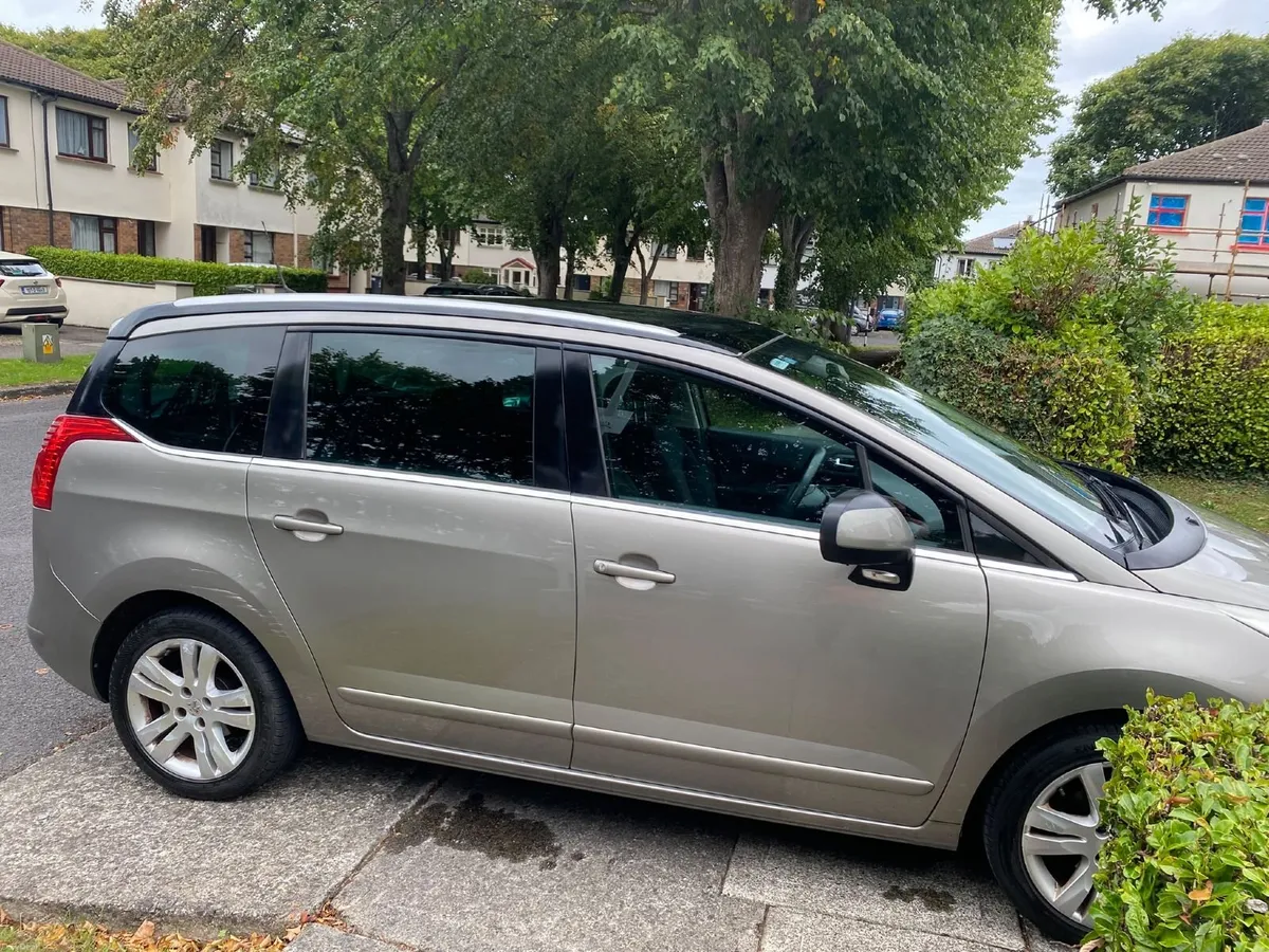 Peugeot 5008 2010 - Image 5