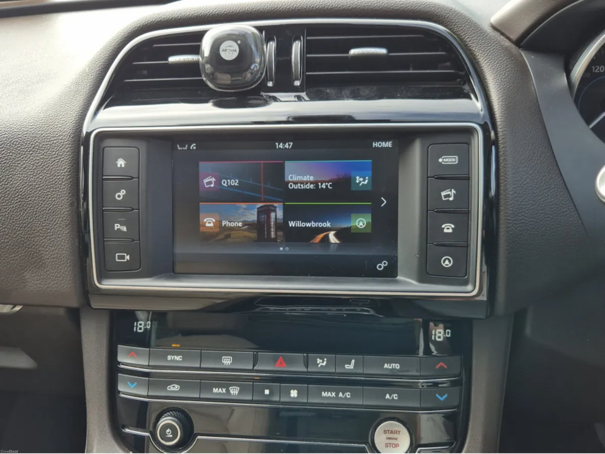 Jaguar F-Pace 2.0 D AWD PRESTIGE AUTO *** BLUE MET - Image 6