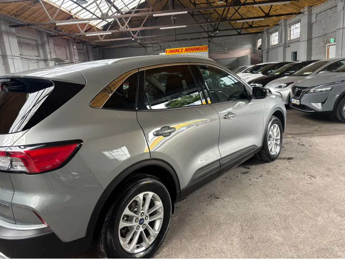 Ford Kuga TITANIUM 2.5 PHEV 225 S6.2 - Image 2